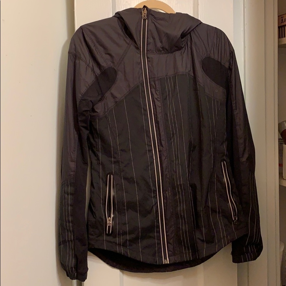 Lululemon women’s reflective get up & glow jacket